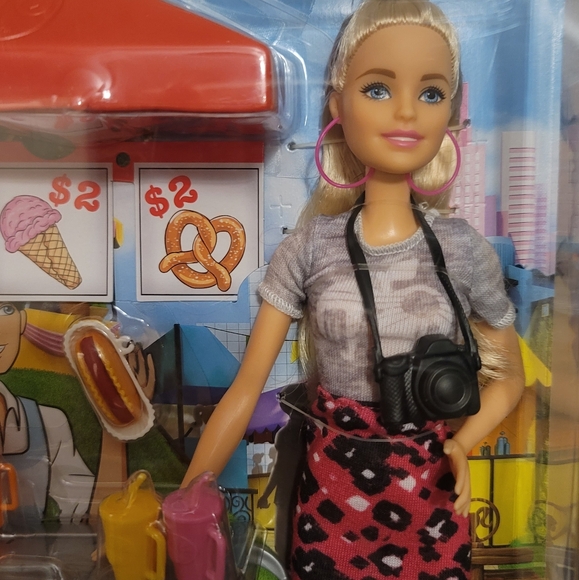 Barbie Passport Hot Dog Stand - Picture 2 of 2